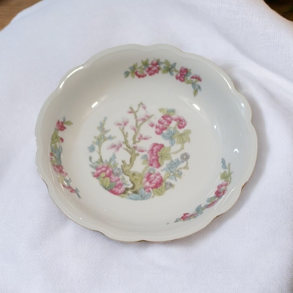 Antique•Floral Scalloped Edge Dish